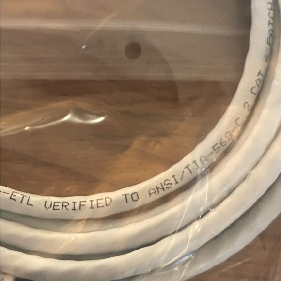 7 foot White Snagless Cat 6 Network Cable, Package of 6 - Picture 5 of 8